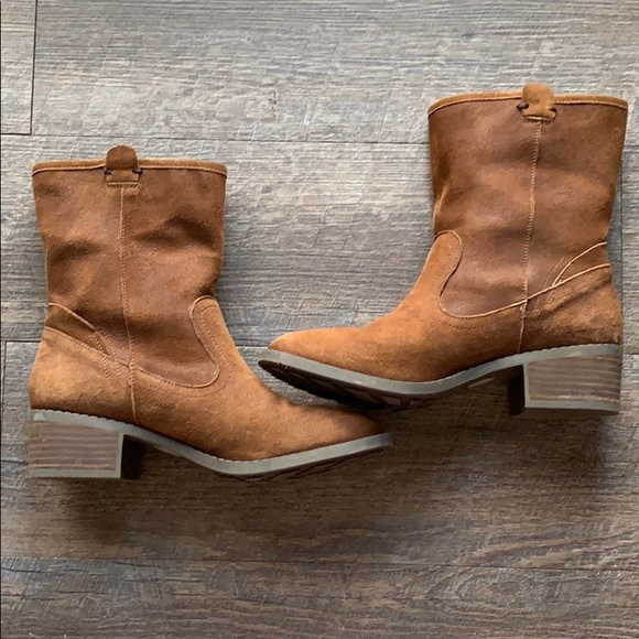 me too Shoes - Me Too tanger mid boots!